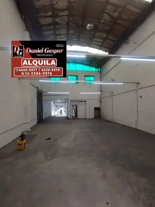 ALQUILER - LOCAL COMERCIAL DE GRANDES DIMENSIONES - REFACCIONADO A NUEVO foto 1
