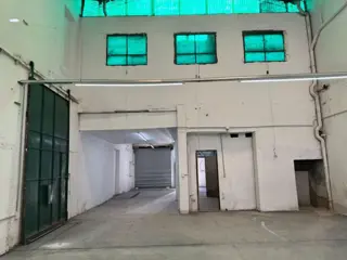ALQUILER - LOCAL COMERCIAL DE GRANDES DIMENSIONES - REFACCIONADO A NUEVO foto 3