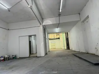ALQUILER - LOCAL COMERCIAL DE GRANDES DIMENSIONES - REFACCIONADO A NUEVO foto 4