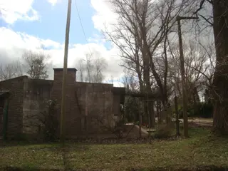 CASA APTA APTA CREDITO SOBRE DOS TERRENOS EN ROLDAN. foto 2