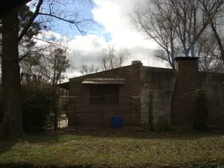 CASA APTA APTA CREDITO SOBRE DOS TERRENOS EN ROLDAN. foto 3