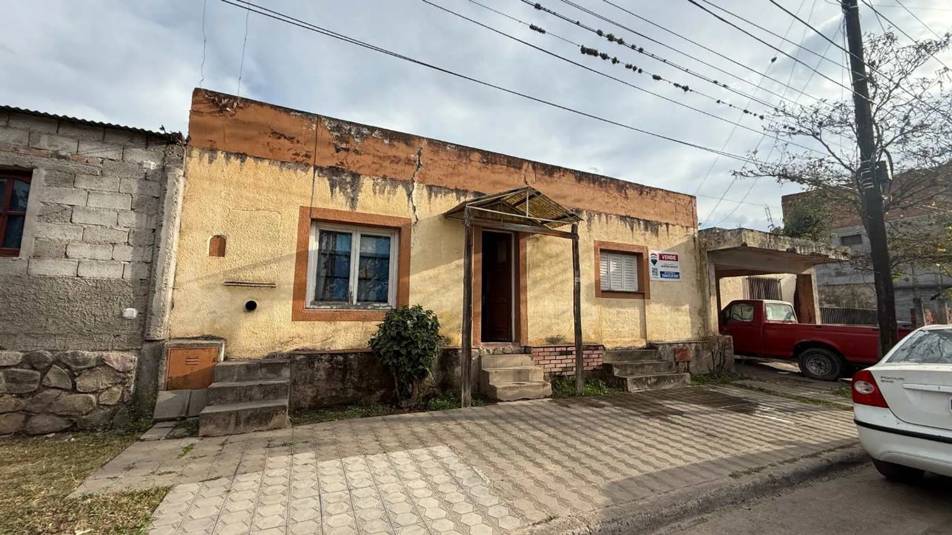 VENTA CASA  DE 3 DORMITORIOS 220,5 M2 - B° CUYAYA foto 2