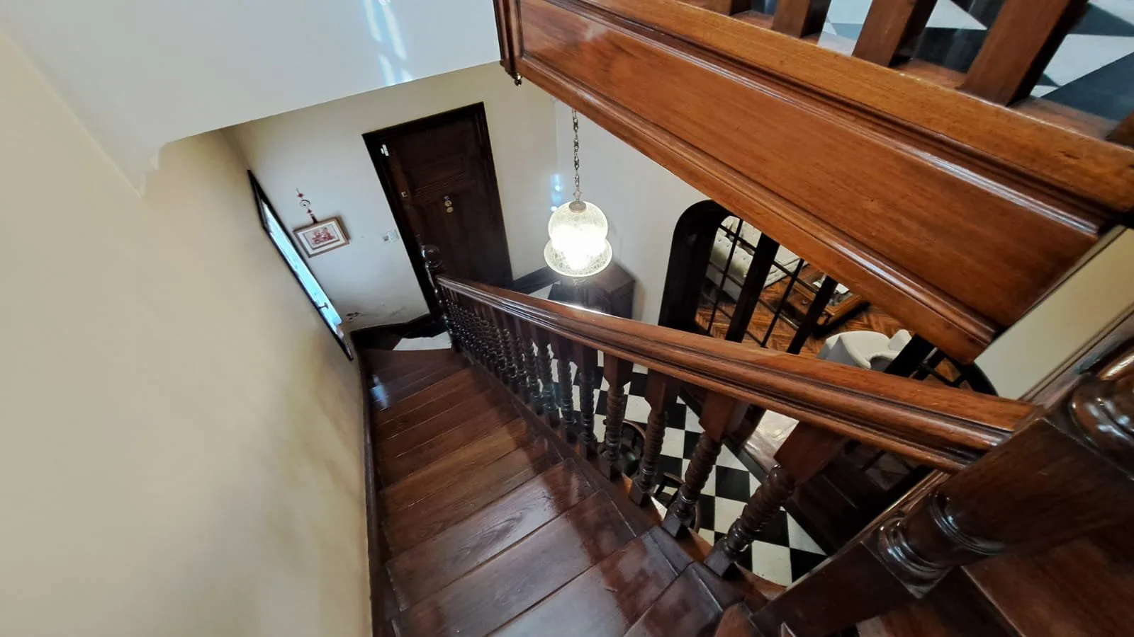 CASA AMPLIA DE ÉPOCA EN IMPECABLE ESTADO CON 60 METROS DE FONDO Y MUCHOS AMBIENTES, Aquino 5800 - Villa Lugano foto 3
