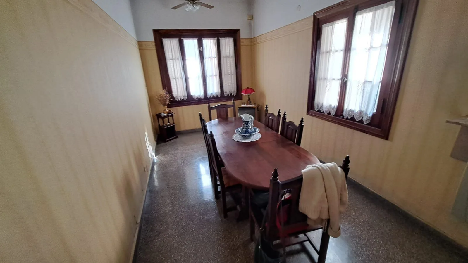 CASA AMPLIA DE ÉPOCA EN IMPECABLE ESTADO CON 60 METROS DE FONDO Y MUCHOS AMBIENTES, Aquino 5800 - Villa Lugano foto 4