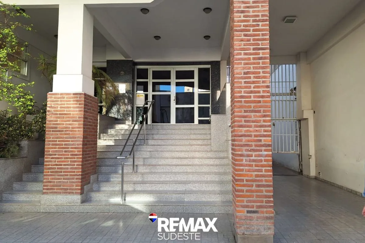 VENTA DPTO. DE CAT. 2 DORM. 2 B. 2 COCH. CENTRO foto 2