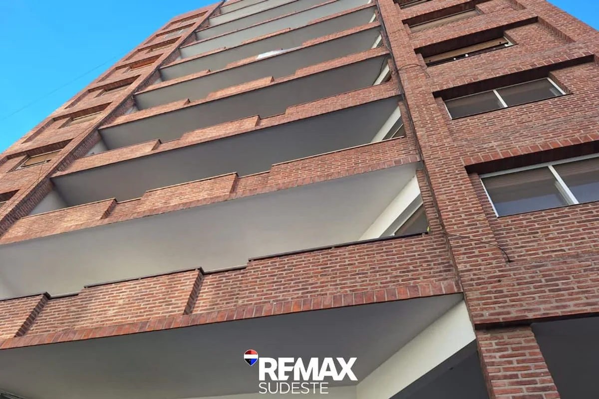 VENTA DPTO. DE CAT. 2 DORM. 2 B. 2 COCH. CENTRO foto 3