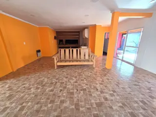 ALQUILER DE CASA 4 AMBIENTES CON PILETA DE NATACION - MONTE GRANDE foto 2