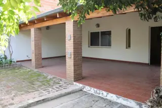 SE VENDE CASA ESTILO CHALET 4 DORMITORIOS BARRIO NOROESTE foto 2