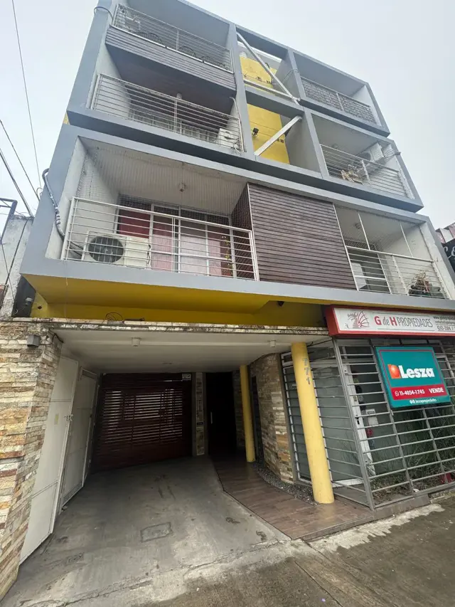 DEPARTAMENTO DE 2 AMB. CON COCHERA CUB. EN LOMAS DE ZAMORA.
