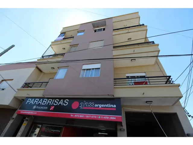 Departamento .2amb.Av presidente Peron 1000.