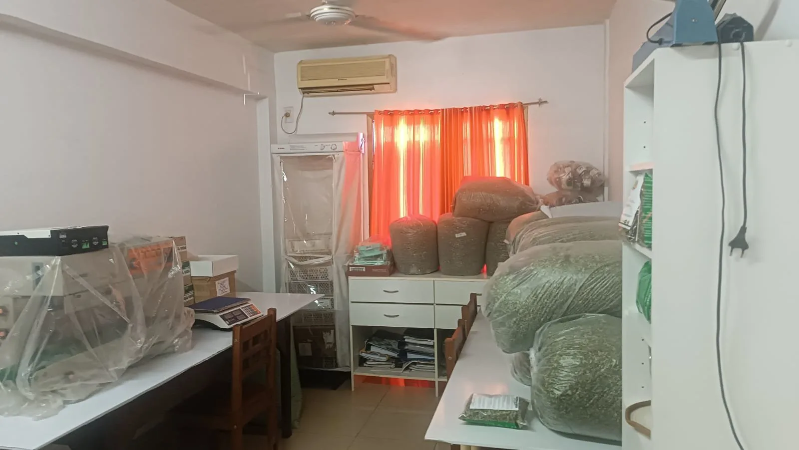 Vendo o Permuto Inmueble de Tres Plantas Villa Sarita foto 3
