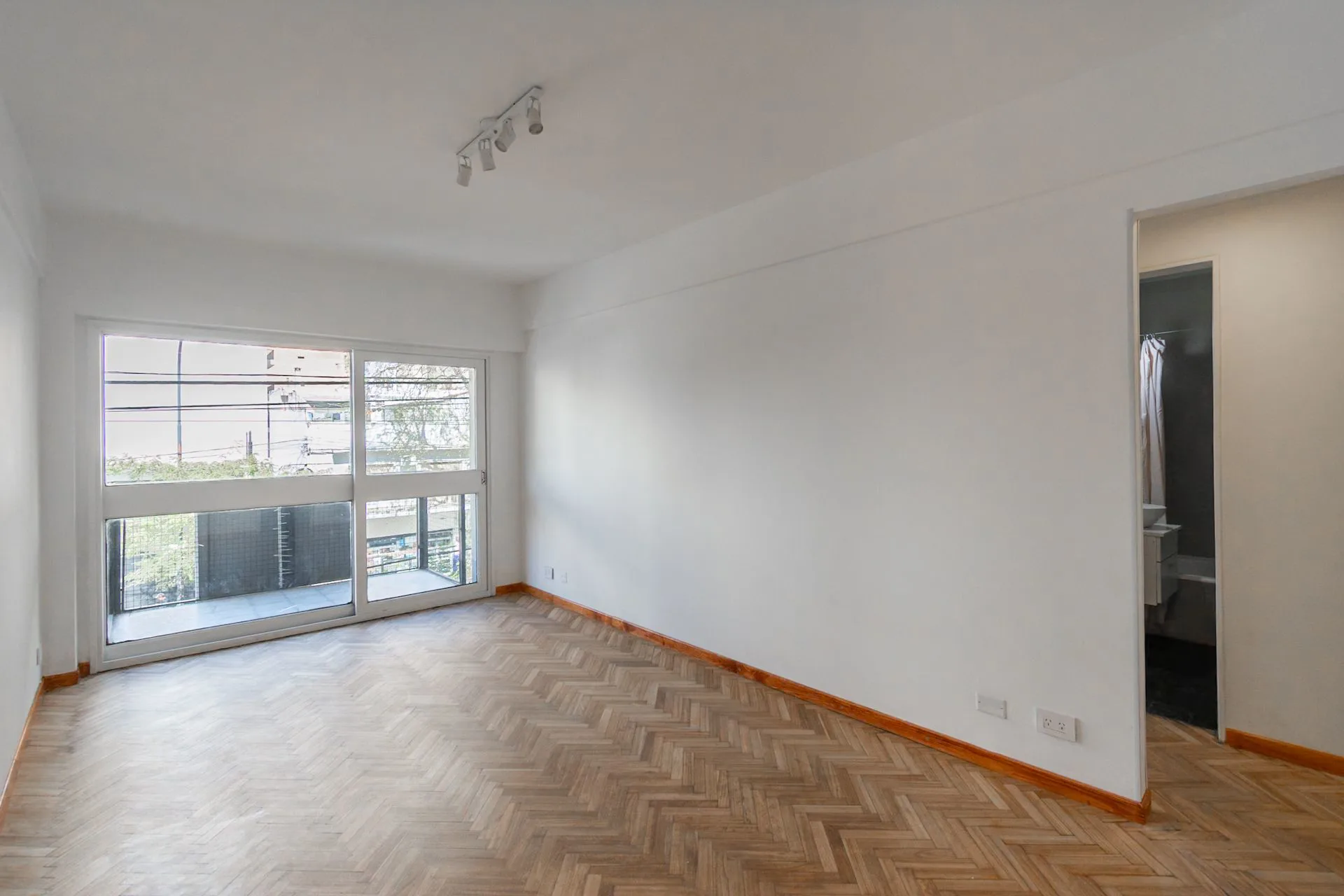 VENTA 3 AMB CABALLITO RECICLADO A NUEVO CON BALCÓN foto 4