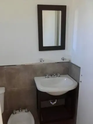 Muy lindo monoambiente con entrada para auto y patio.- foto 2