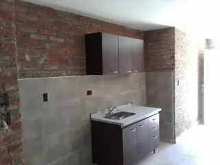 Muy lindo monoambiente con entrada para auto y patio.- foto 4