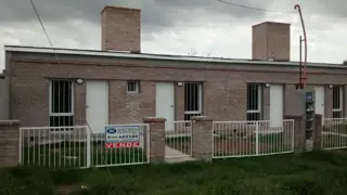 Muy lindo monoambiente con entrada para auto y patio.- foto 5