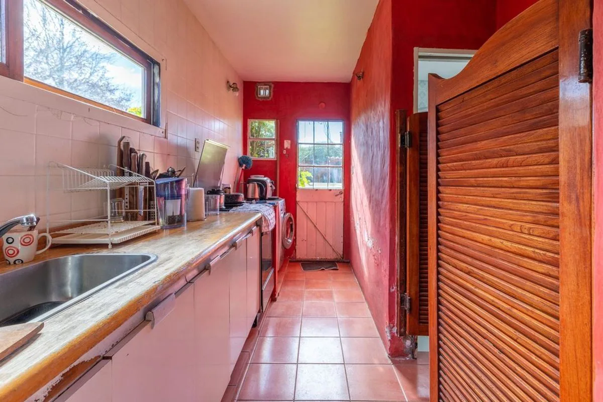 Casa en venta city bell entre caminos pileta foto 2