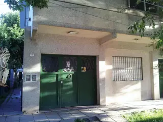 excelente propiedad edificada en dos plantas foto 1