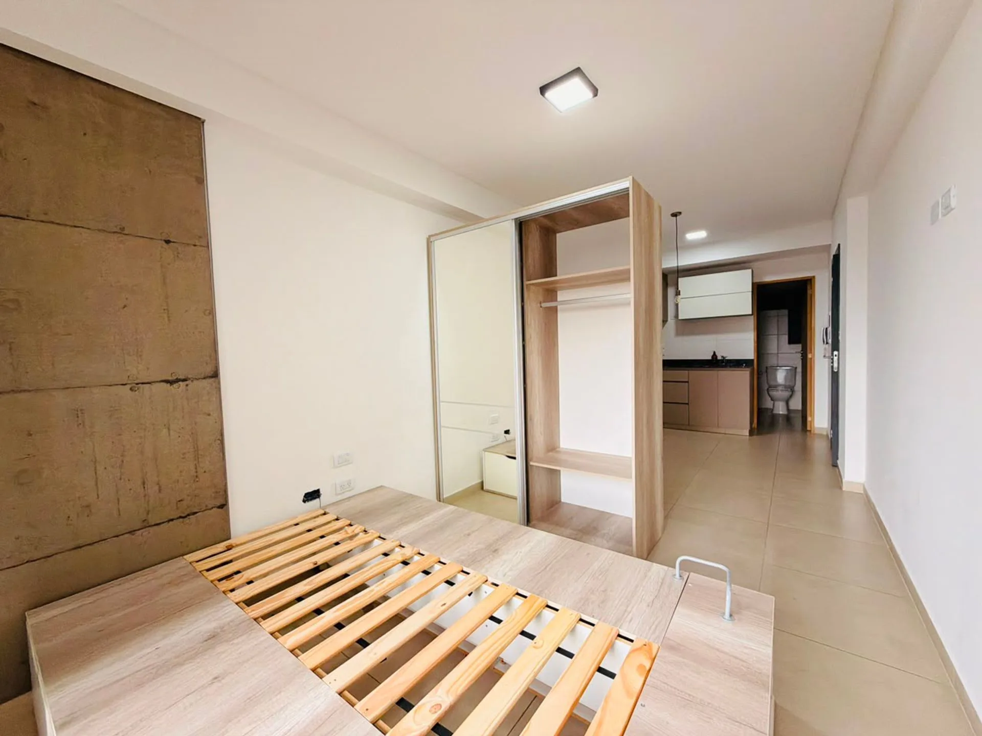 ALQUILER DEPARTAMENTO MONOAMBIENTE BARRIO SUR foto 3