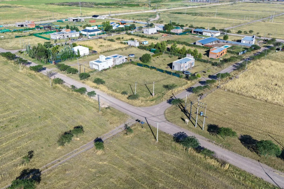 VENTA TERRENO 1.108 M², Bo. CHAÑARES c/servicios foto 3