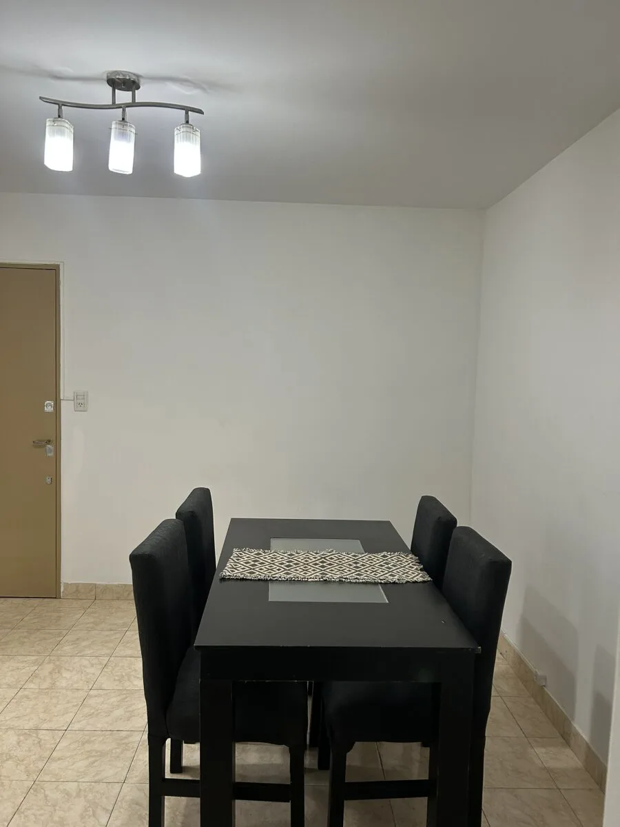 Abasto, Tucumán 3100, planta baja, 2 amb, 45m2, u$s 700 + expensas ( Agosto 2026= $ 90,000) + servicios. foto 2