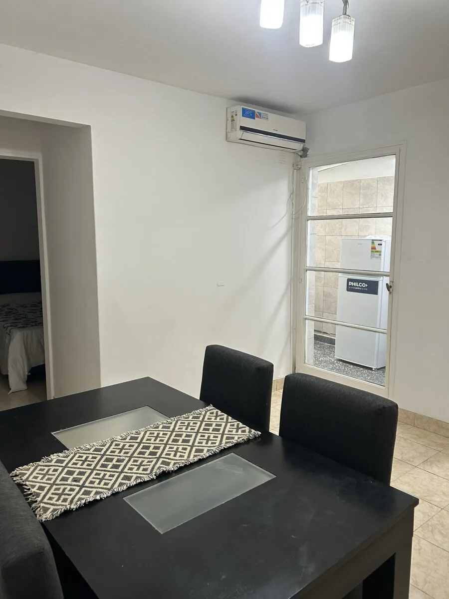 Abasto, Tucumán 3100, planta baja, 2 amb, 45m2, u$s 700 + expensas ( Agosto 2026= $ 90,000) + servicios. foto 3