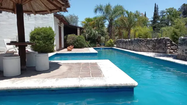 Casa con 3 dormitorios   escritorio | gran parque con piscina APTA CREDITO
