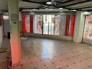 Excelente Local Comercial a la venta en Parque Patricios foto 3