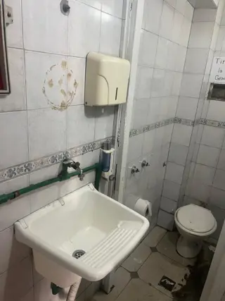 Excelente Local Comercial a la venta en Parque Patricios foto 5