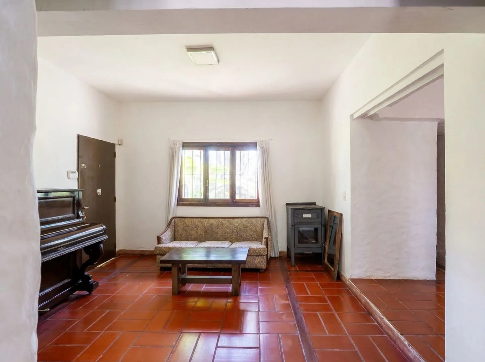 CASA EN VENTA 3 DORM, PARQUE y QUINCHO- RANELAGH foto 2