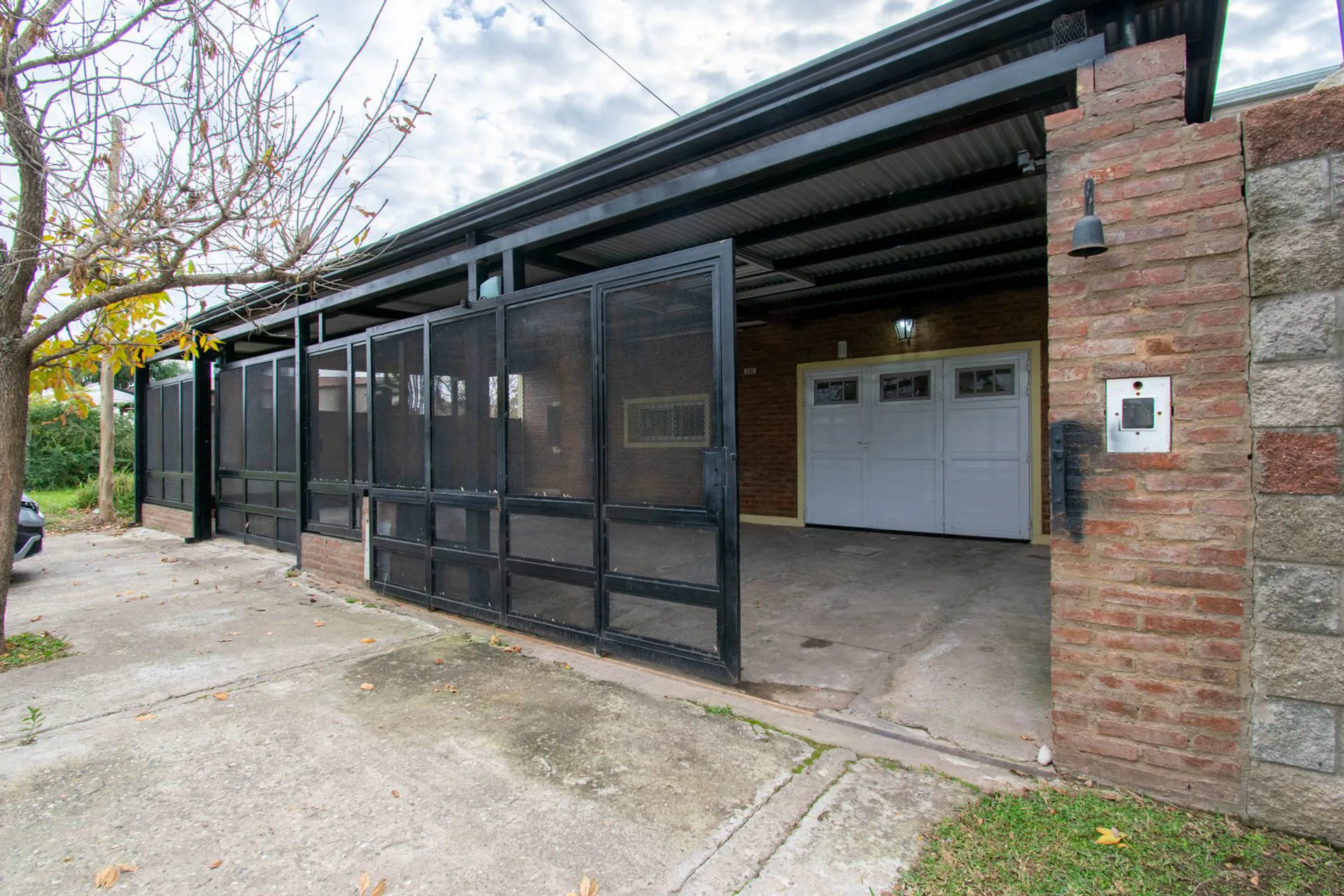SE VENDE | Casa de 2 dorm. y pileta en Sauce Viejo foto 2