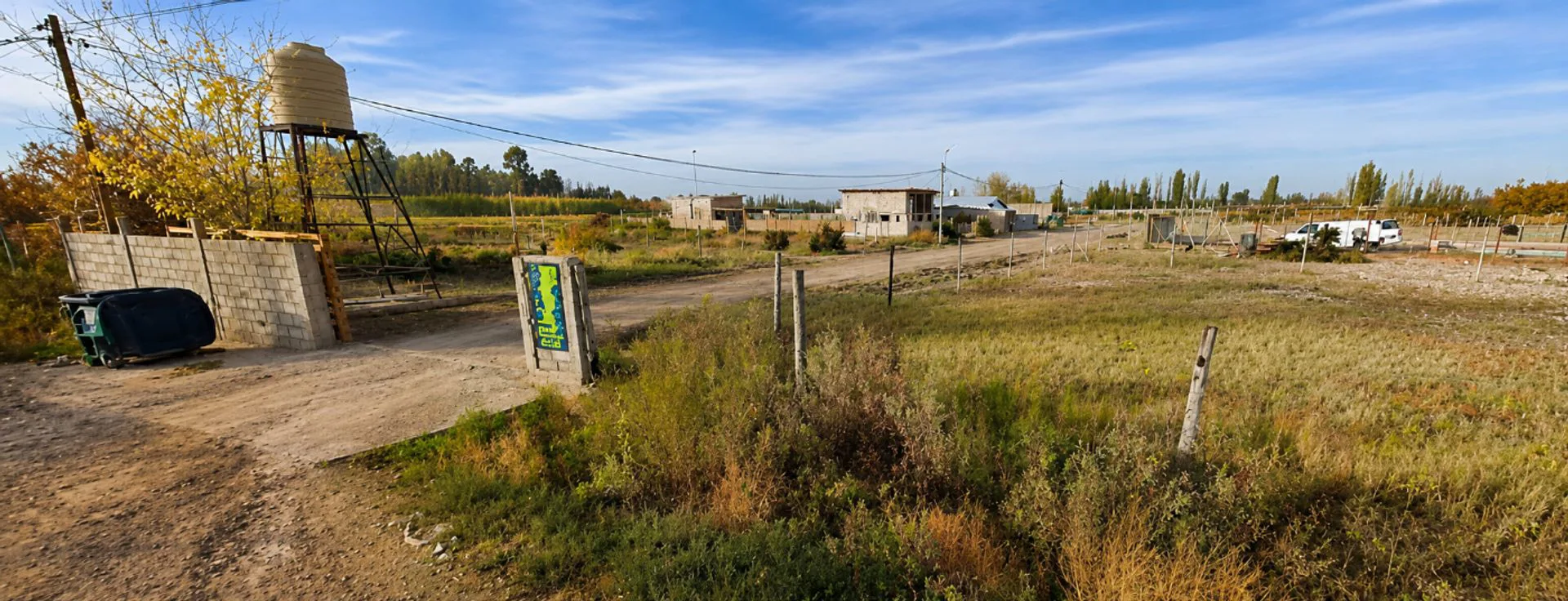 LOTE DE 400 MTS EN COMPLEJO PRIVADO AGUAS CLARAS foto 2
