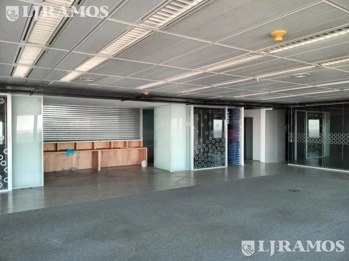 Oficina en alquiler de 570 m2 en Catalinas foto 4