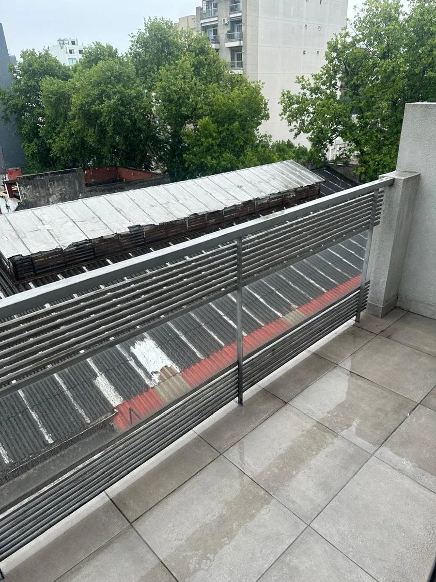 VENTA MONOAMBIENTE FLORES CON BALCÓN - SUM foto 2