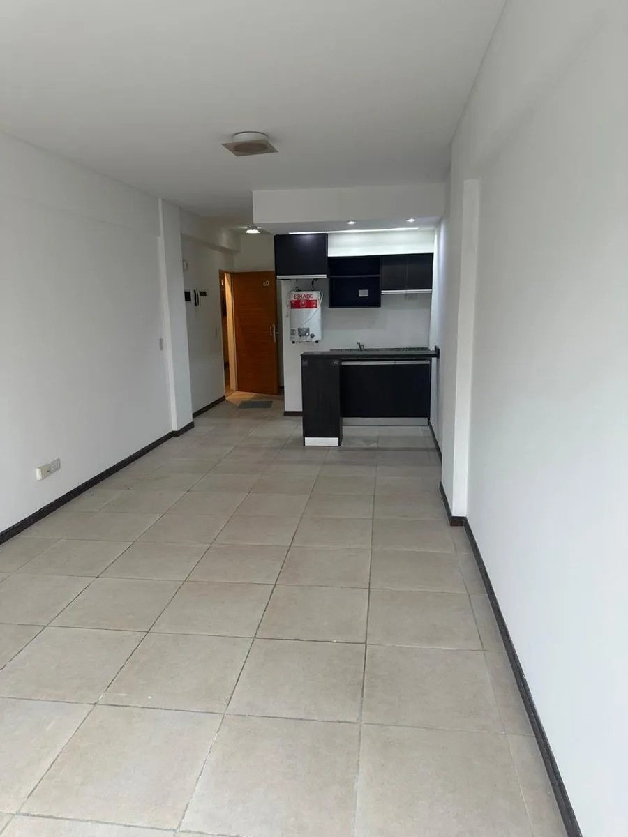 VENTA MONOAMBIENTE FLORES CON BALCÓN - SUM foto 3
