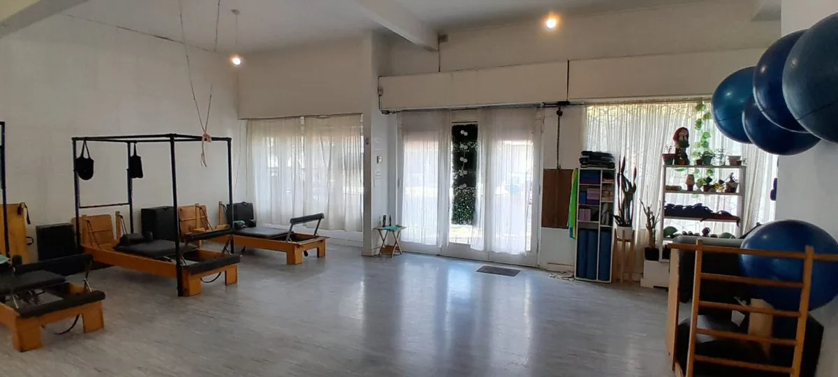 VENTA DE LOCAL CON OPCIÓN DE HACER PH 2 AMB Y LOC. foto 2