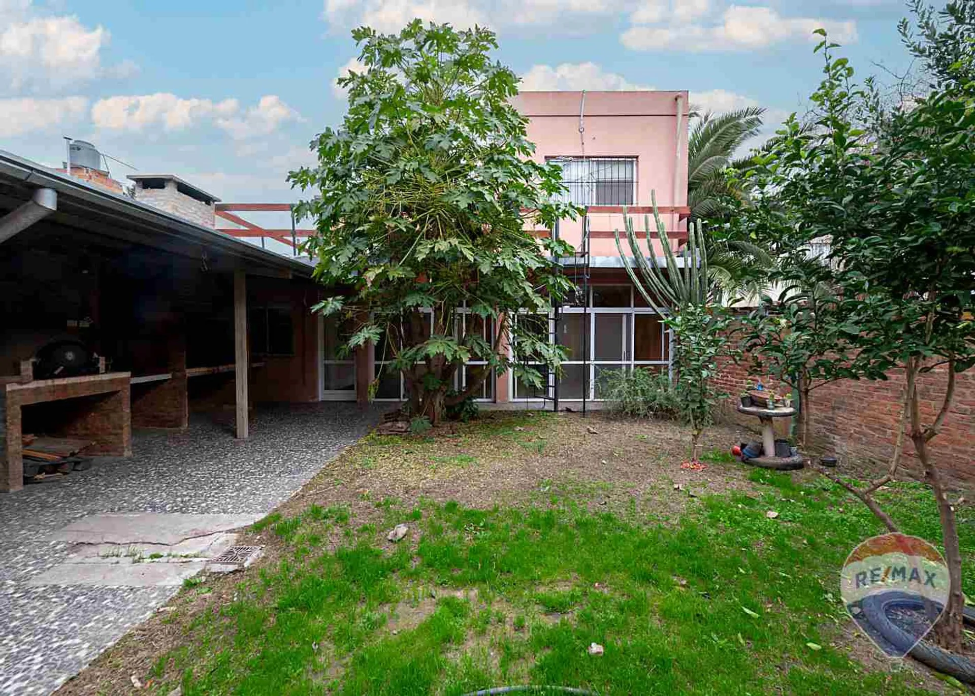 CASA EN VENTA 5 AMB + DEPTO BUEN ACCESO MORENO. foto 2