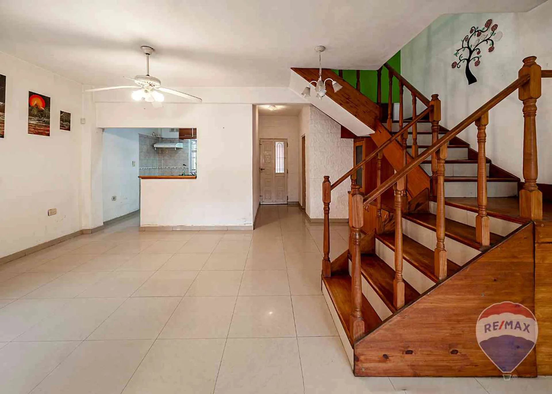 CASA EN VENTA 5 AMB + DEPTO BUEN ACCESO MORENO. foto 4