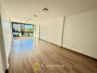 Oficina Comercial / Local En 1° Piso en Alquiler en Villa Bosch foto 3