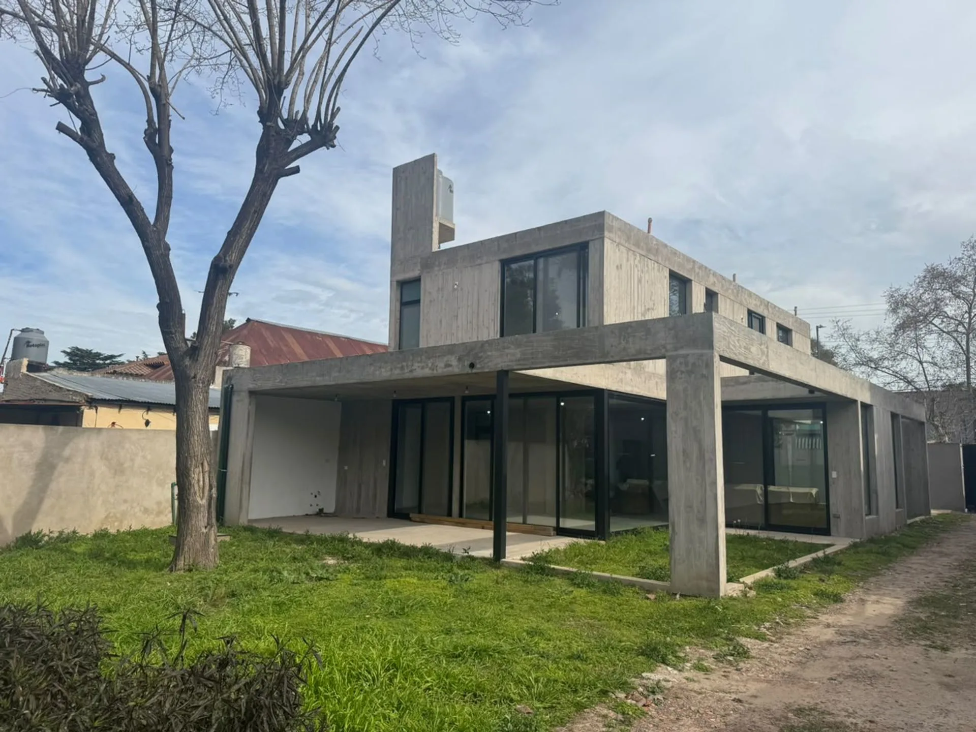 CASA EN VENTA, BARRIO CERRADO EN BELLA VISTA foto 3