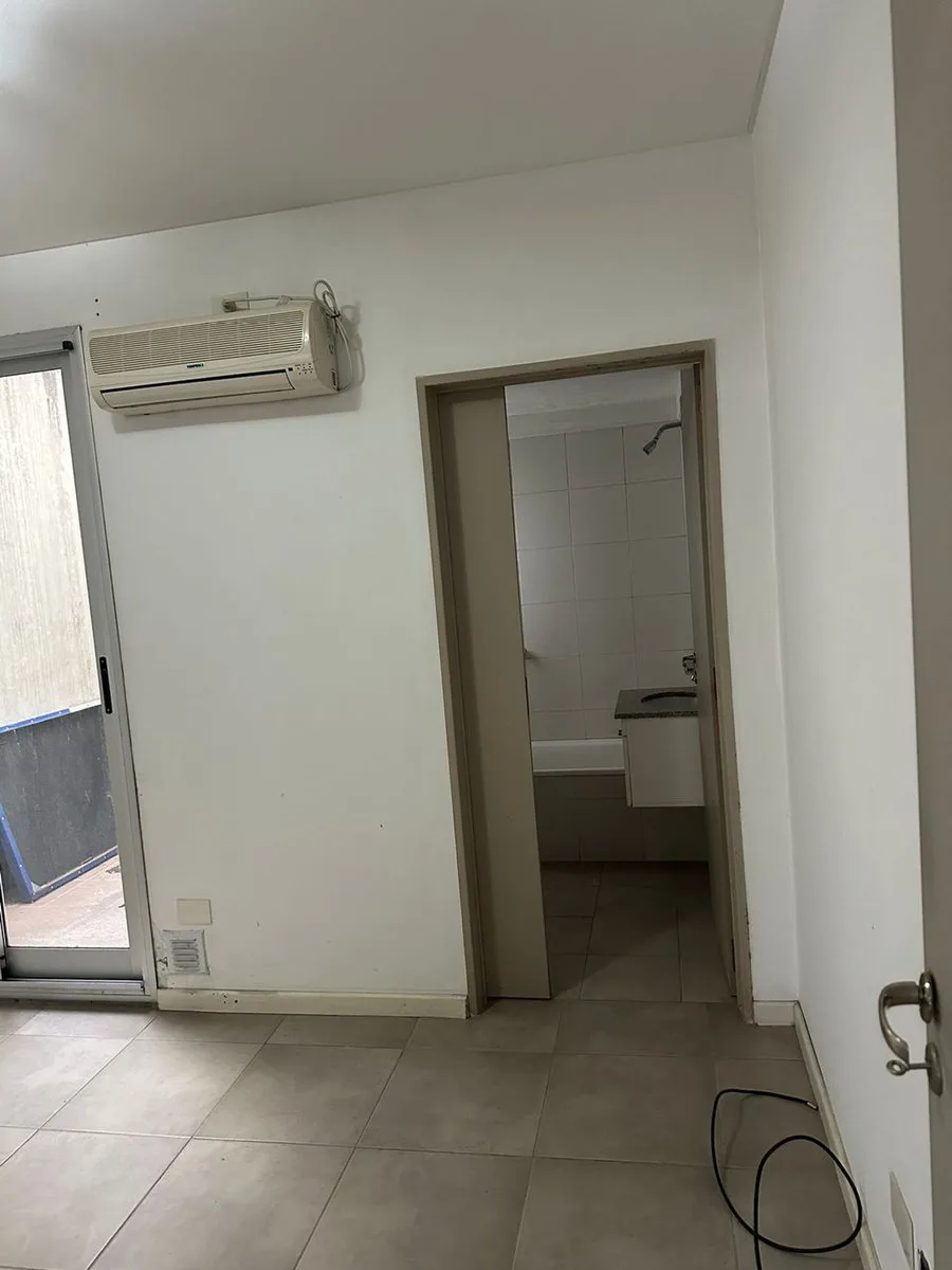 ALQUILER DEPTO 2 AMBIENTES EN COGHLAN CON BALCON foto 2
