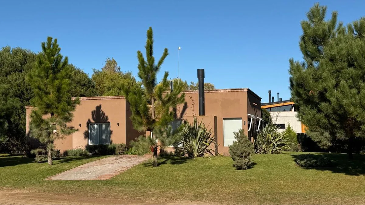 Venta Casa 4 ambientes en Res.l  Costa Esmeralda foto 2