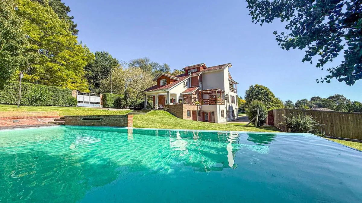 VENTA CASA 5 AMBIENTES PARQUE Y PISCINA SIERRAS foto 2