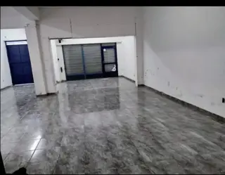 ALQUILER - AMPLIO LOCAL COMERCIAL SOBRE AVENIDA - 2 PLANTAS foto 4
