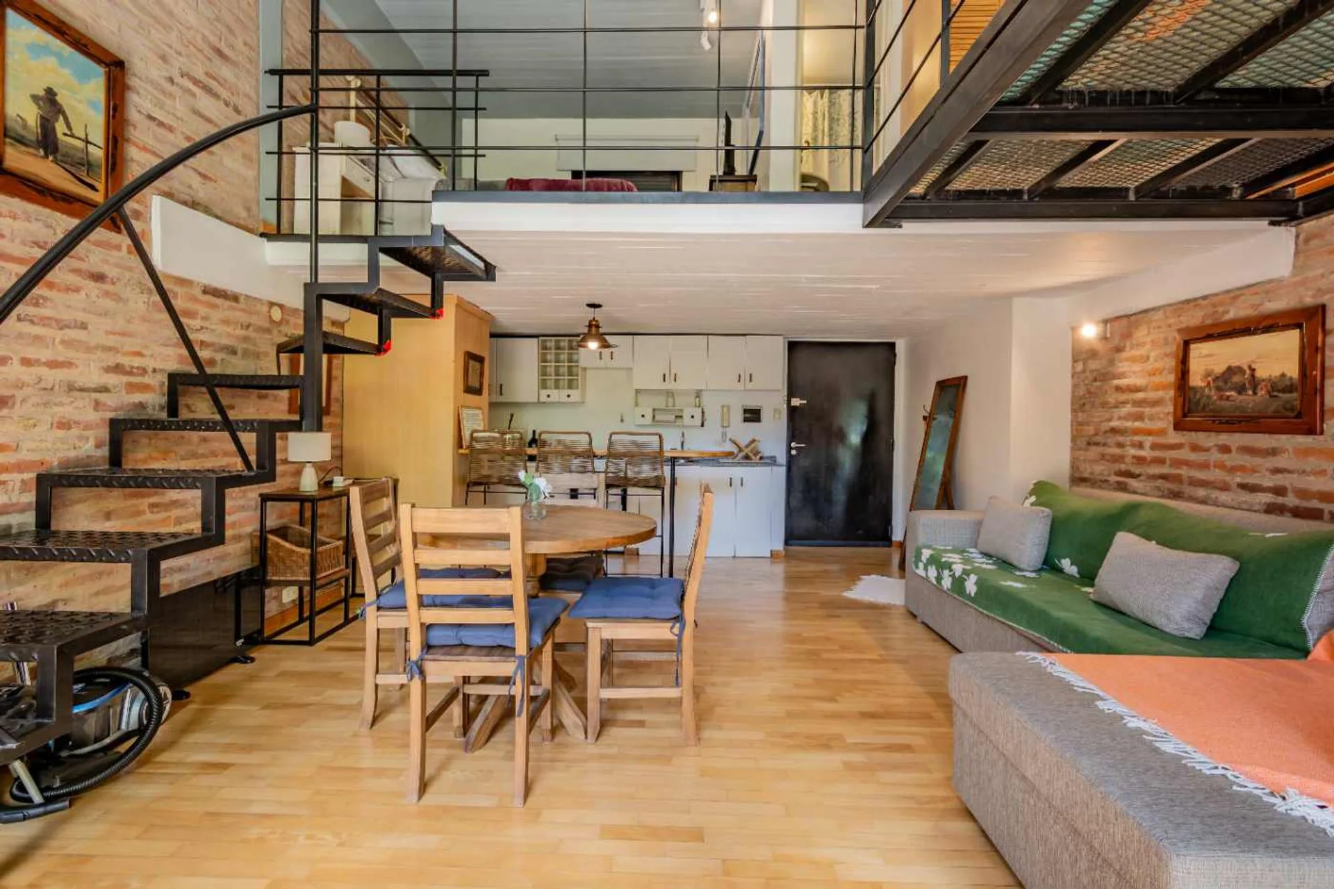LOFT LUMINOSO CON BALCÓN + COCHERA foto 3