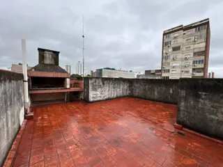 AMPLIO DEPARTAMENTO DE 2 DORMITORIOS EN MICROCENTRO foto 2