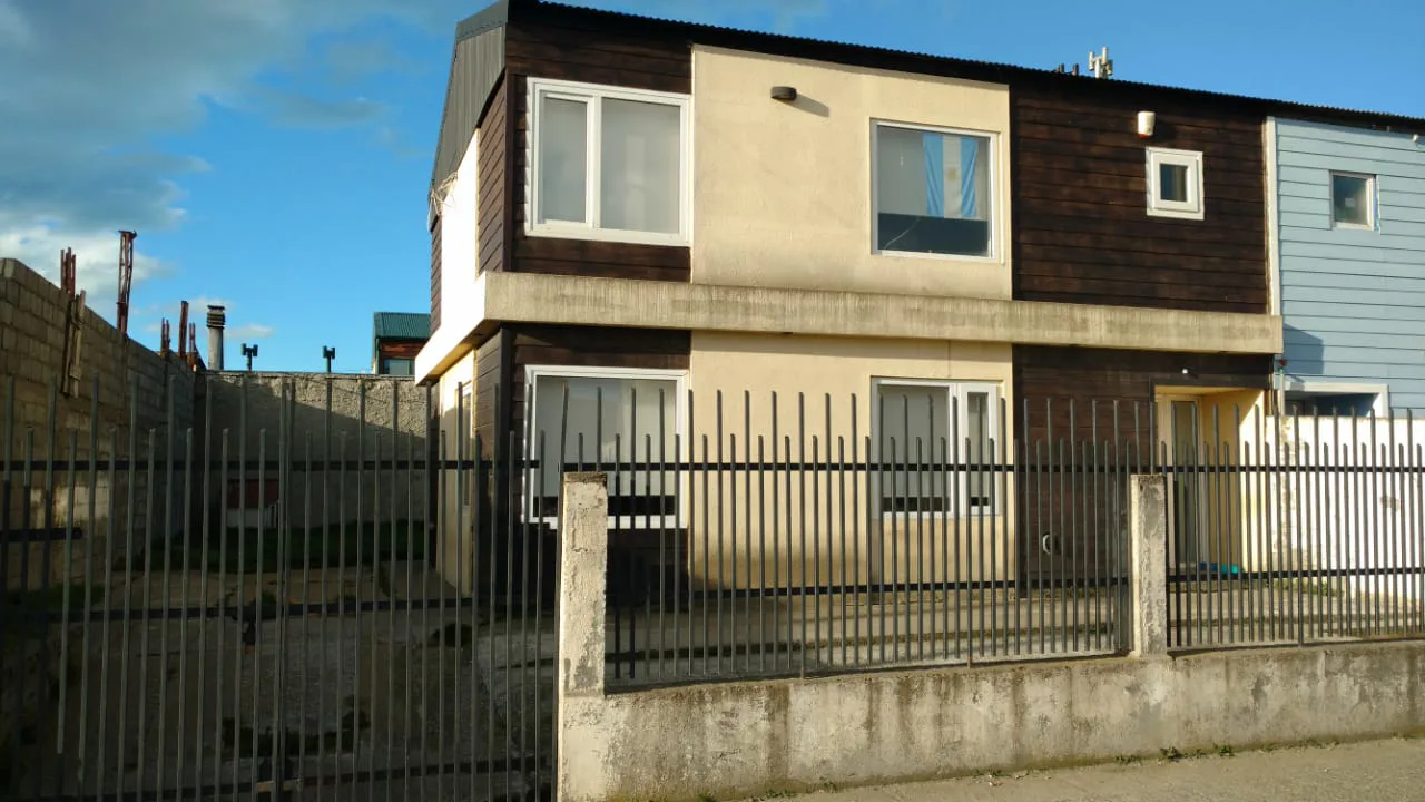 CASA – 3 DORMITORIOS – AEROPOSTA AL 100 foto 2