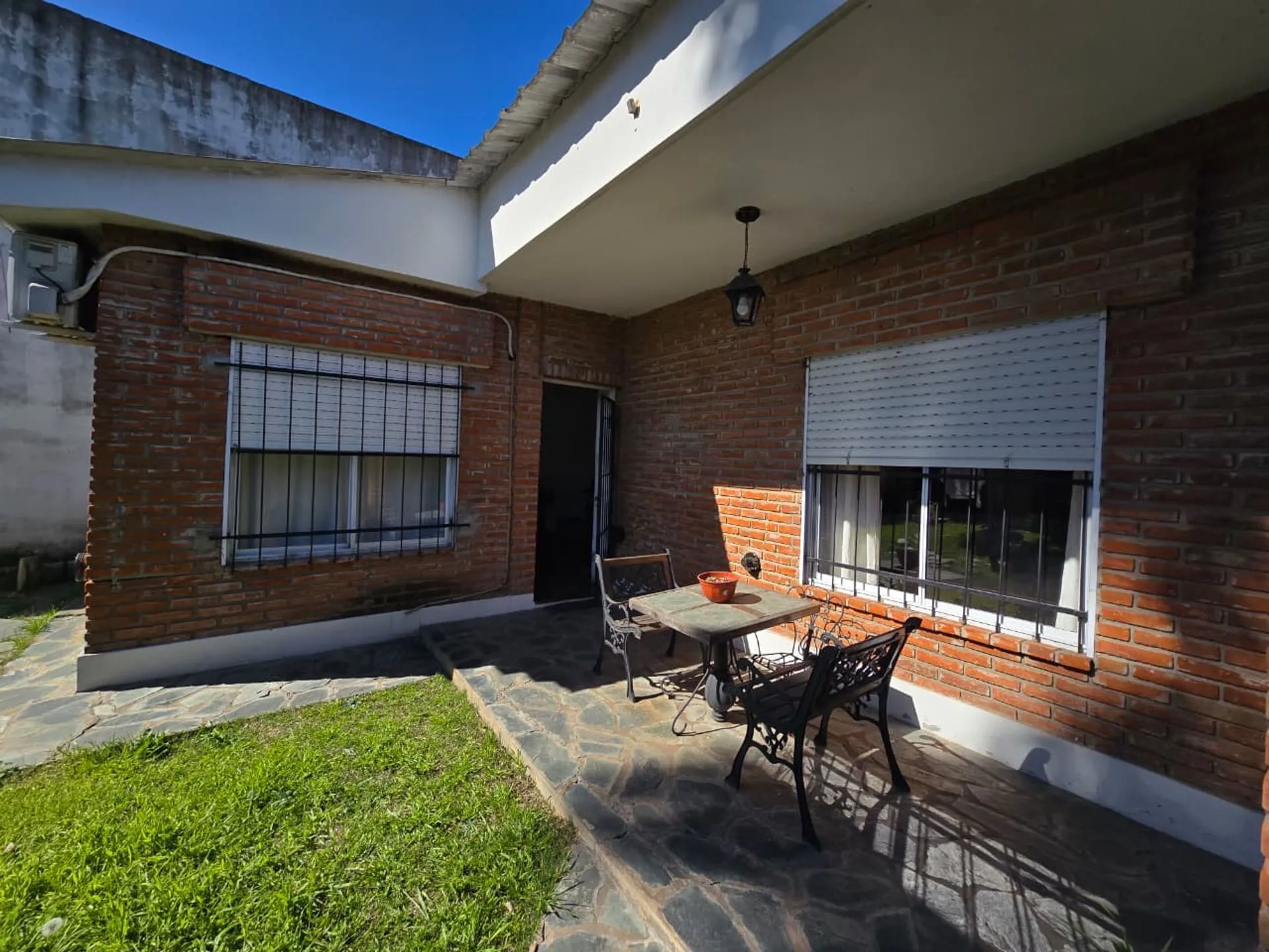 CASA 3 AMBIENTES VENTA JARDIN COCHERA - MORENO foto 2