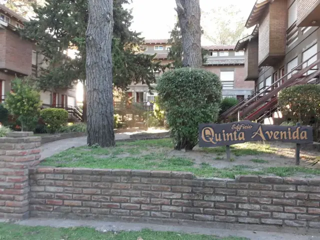 Triplex 3 ambientes en excepcional ubicación zona centro.
