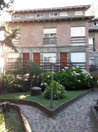Triplex 3 ambientes en excepcional ubicación zona centro. foto 3