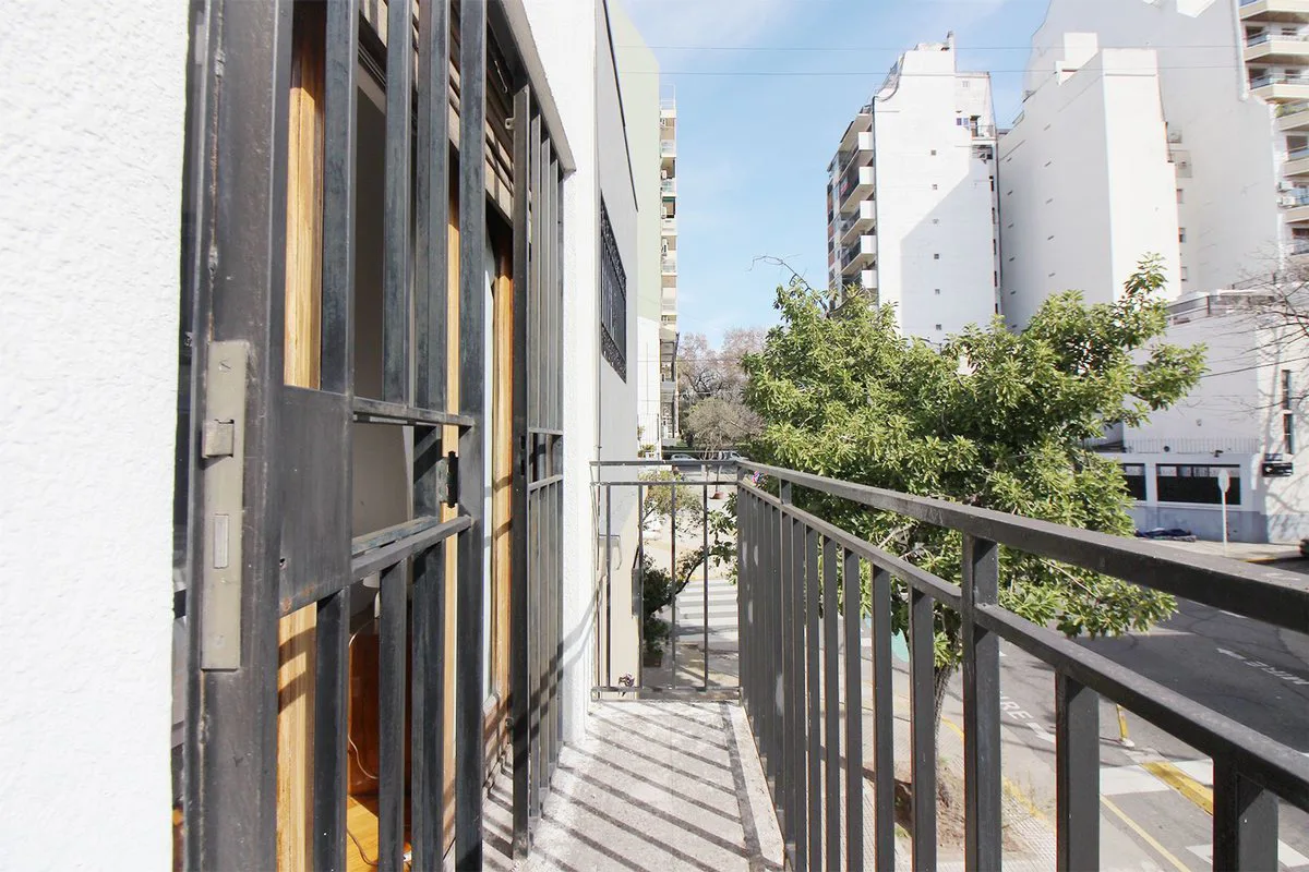 CASA EN PARQUE CHACABUCO CON TERRAZA y COCHERA foto 3